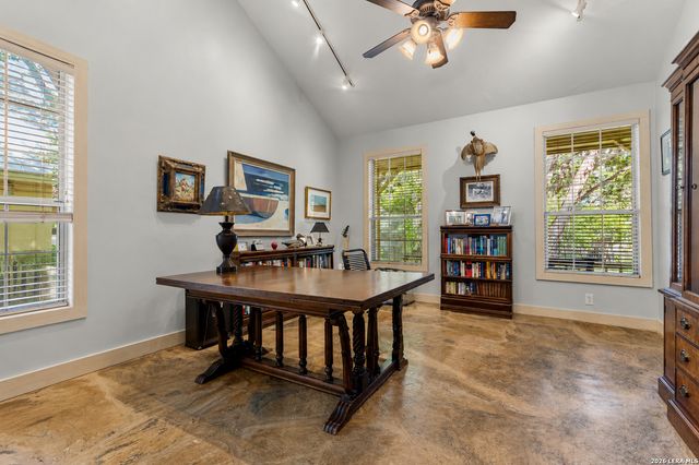 122 WOODLAND RANCH RD, Boerne, TX 78015