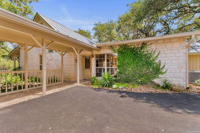 122 WOODLAND RANCH RD, Boerne, TX 78015