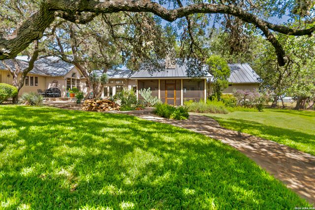 122 WOODLAND RANCH RD, Boerne, TX 78015