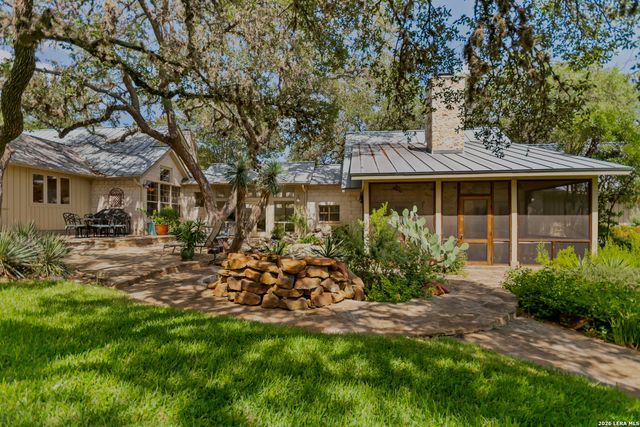 122 WOODLAND RANCH RD, Boerne, TX 78015