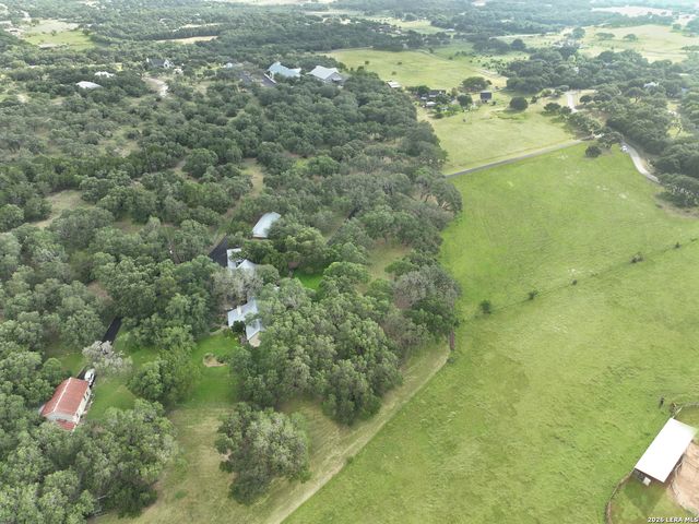 122 WOODLAND RANCH RD, Boerne, TX 78015