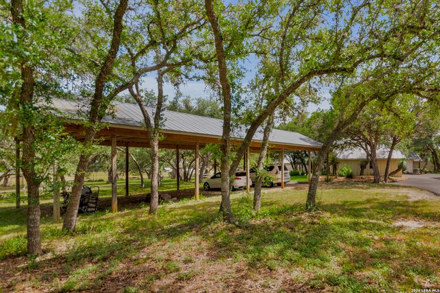 122 WOODLAND RANCH RD, Boerne, TX 78015