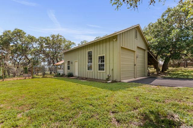 122 WOODLAND RANCH RD, Boerne, TX 78015