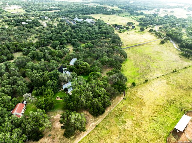 122 WOODLAND RANCH RD, Boerne, TX 78015