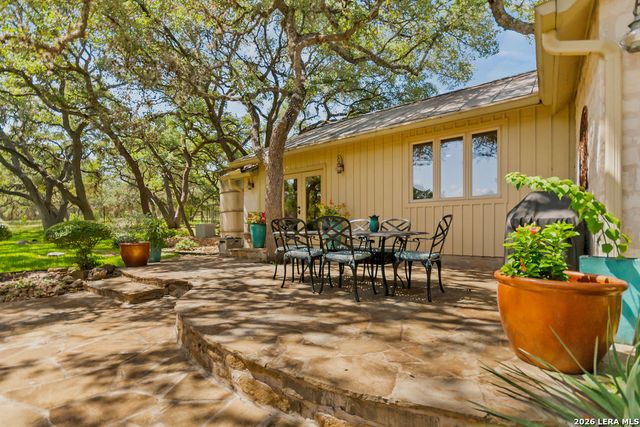 122 WOODLAND RANCH RD, Boerne, TX 78015
