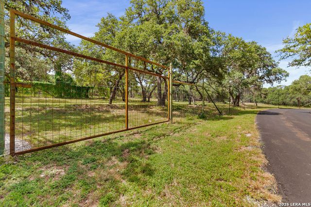 122 WOODLAND RANCH RD, Boerne, TX 78015