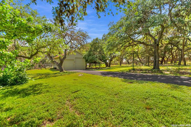 122 WOODLAND RANCH RD, Boerne, TX 78015