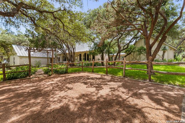 122 WOODLAND RANCH RD, Boerne, TX 78015