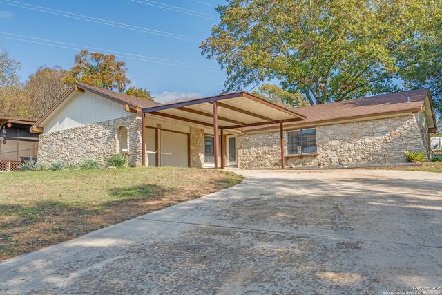 640 Crest Lane, New Braunfels, TX 78130