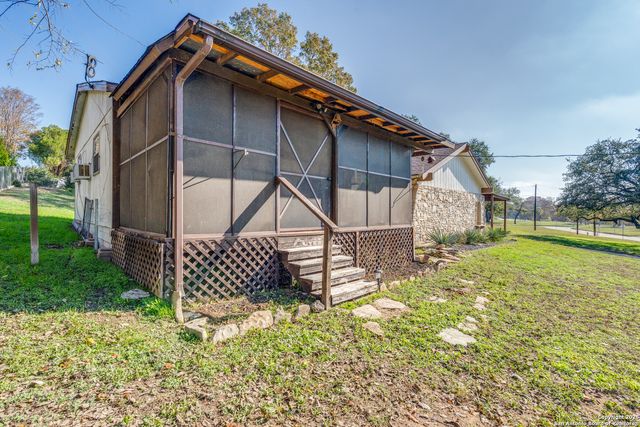 640 Crest Lane, New Braunfels, TX 78130