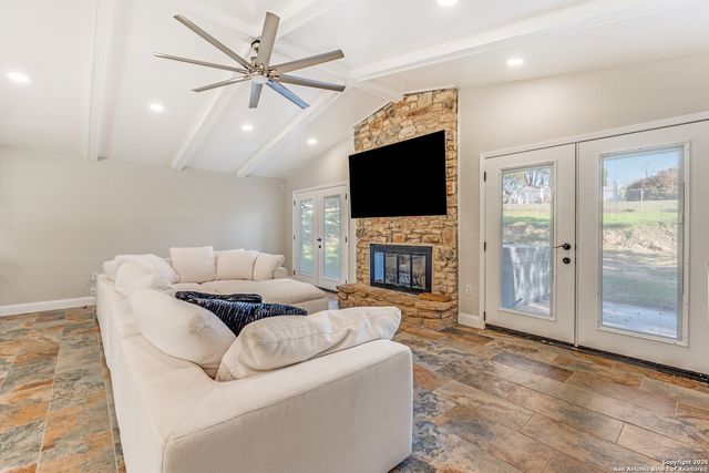 640 Crest Lane, New Braunfels, TX 78130