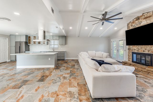 640 Crest Lane, New Braunfels, TX 78130