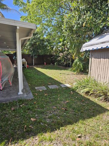 13431 SW 9th Place, Davie, FL 33325