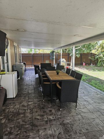 13431 SW 9th Place, Davie, FL 33325