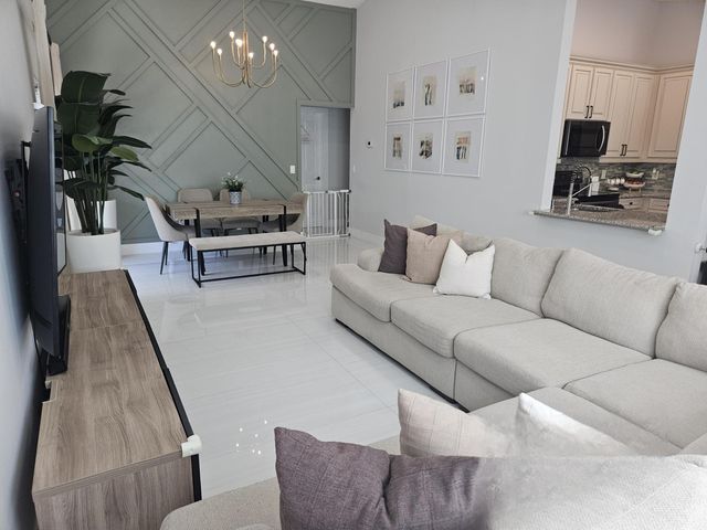 13431 SW 9th Place, Davie, FL 33325