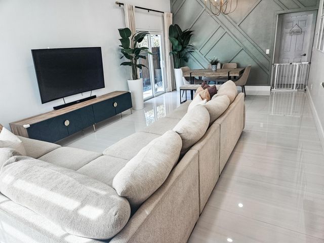 13431 SW 9th Place, Davie, FL 33325