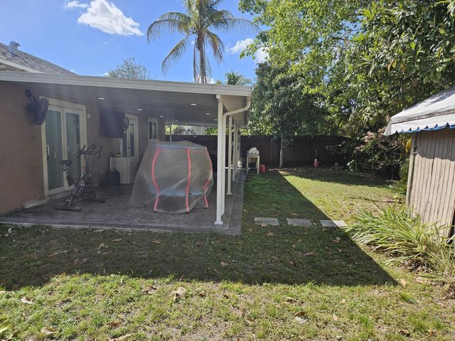 13431 SW 9th Place, Davie, FL 33325