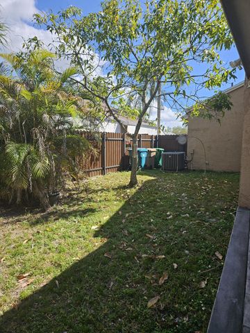 13431 SW 9th Place, Davie, FL 33325