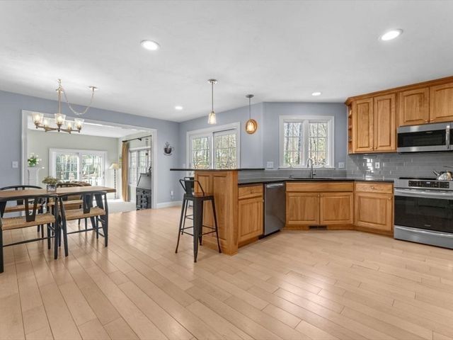 12 Fitzgerald Ln, Southborough, MA 01772