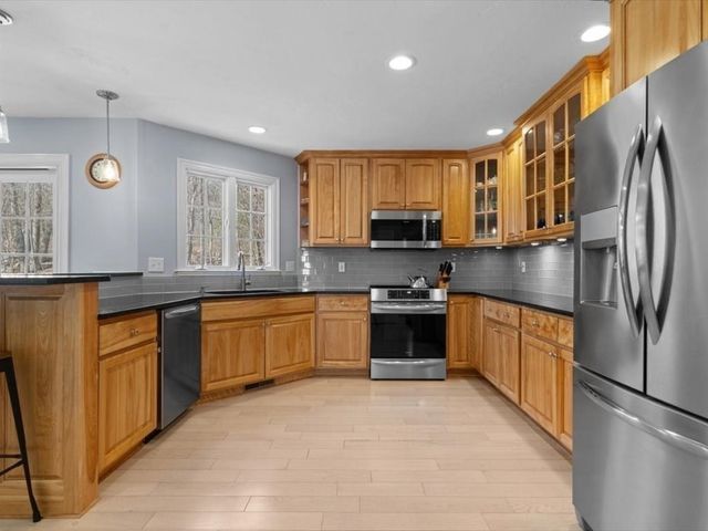 12 Fitzgerald Ln, Southborough, MA 01772