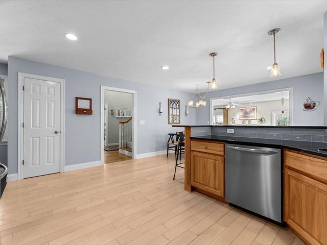 12 Fitzgerald Ln, Southborough, MA 01772