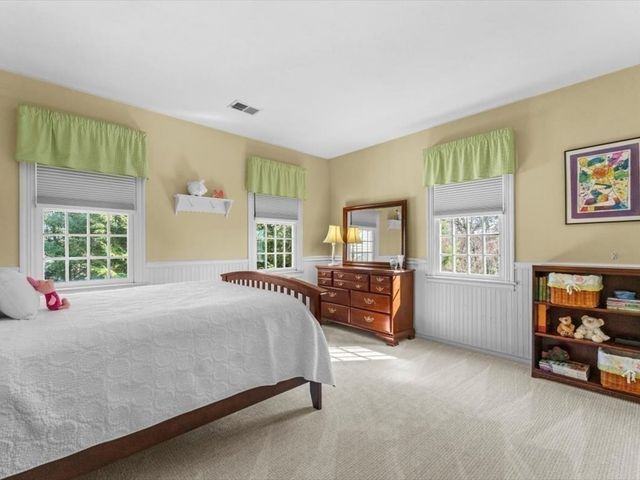 12 Fitzgerald Ln, Southborough, MA 01772