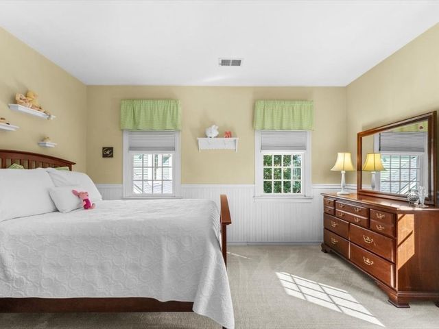 12 Fitzgerald Ln, Southborough, MA 01772