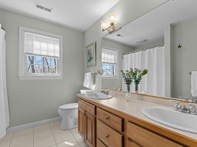 12 Fitzgerald Ln, Southborough, MA 01772