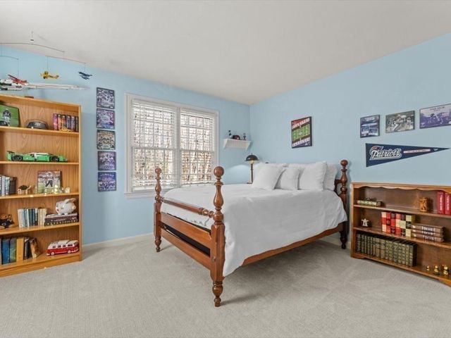 12 Fitzgerald Ln, Southborough, MA 01772