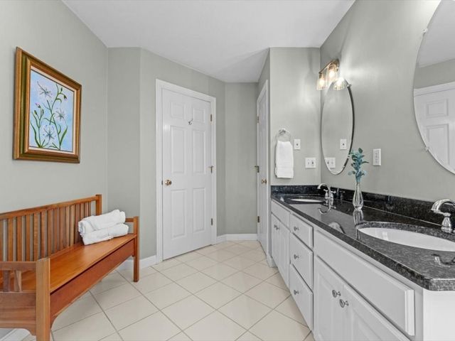 12 Fitzgerald Ln, Southborough, MA 01772