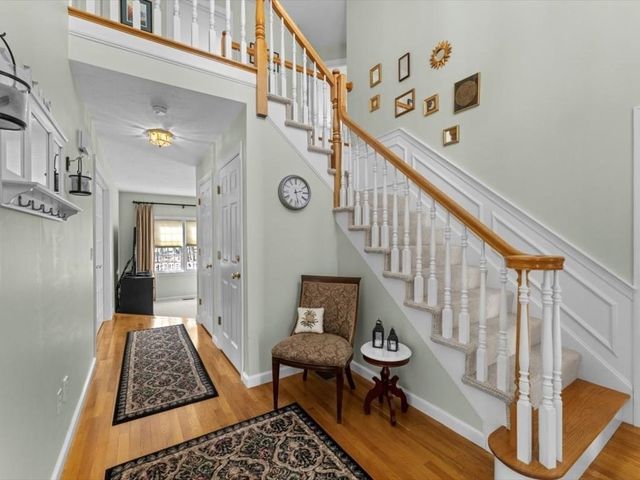 12 Fitzgerald Ln, Southborough, MA 01772