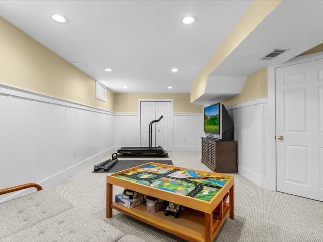 12 Fitzgerald Ln, Southborough, MA 01772