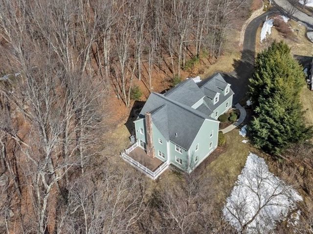12 Fitzgerald Ln, Southborough, MA 01772