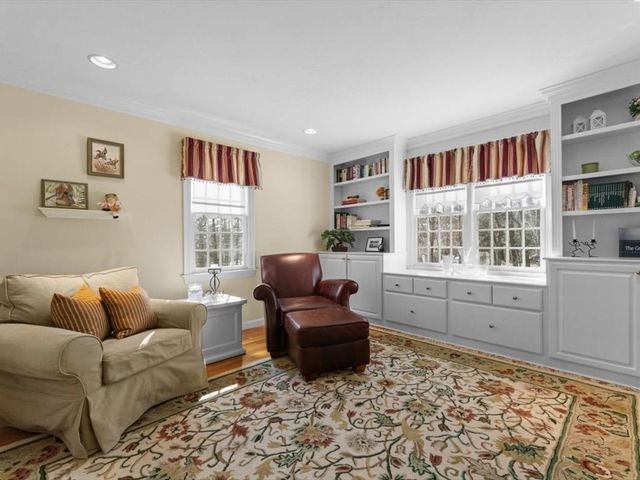 12 Fitzgerald Ln, Southborough, MA 01772