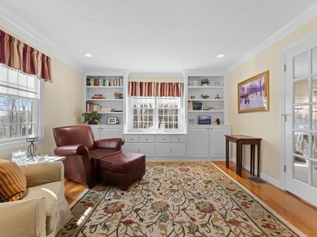 12 Fitzgerald Ln, Southborough, MA 01772