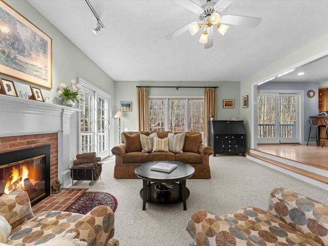 12 Fitzgerald Ln, Southborough, MA 01772