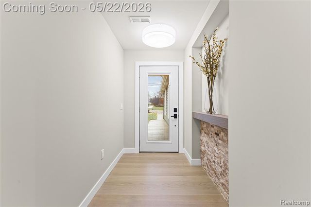3460 Clayton Avenue, Waterford, MI 48329