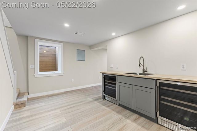 3460 Clayton Avenue, Waterford, MI 48329