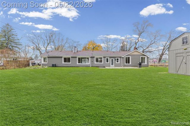 3460 Clayton Avenue, Waterford, MI 48329