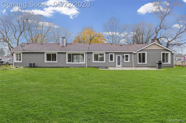 3460 Clayton Avenue, Waterford, MI 48329