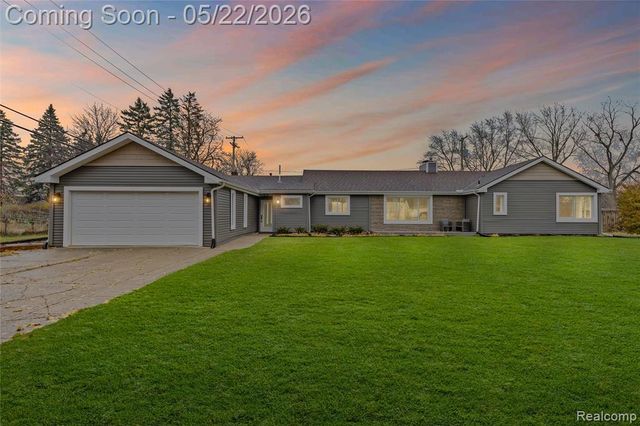 3460 Clayton Avenue, Waterford, MI 48329