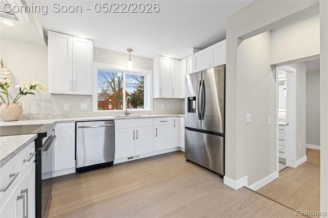 3460 Clayton Avenue, Waterford, MI 48329
