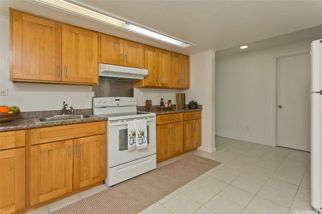 2742 Manoa Road, Honolulu, HI 96822