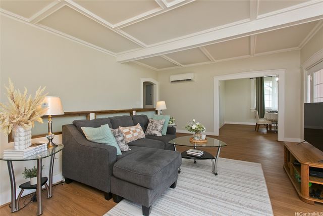 2742 Manoa Road, Honolulu, HI 96822