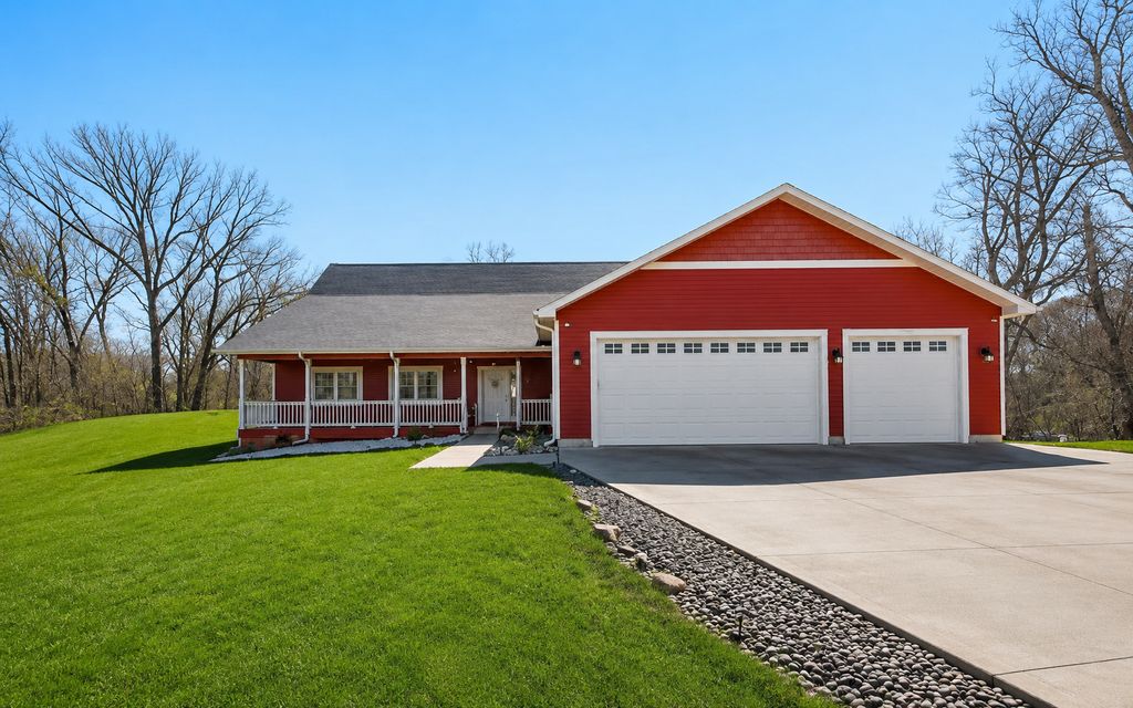438 Wildwood Road, Mahtomedi, MN 55115 — exterior