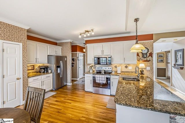 102 Spring Lake Loop, Simpsonville, SC 29681