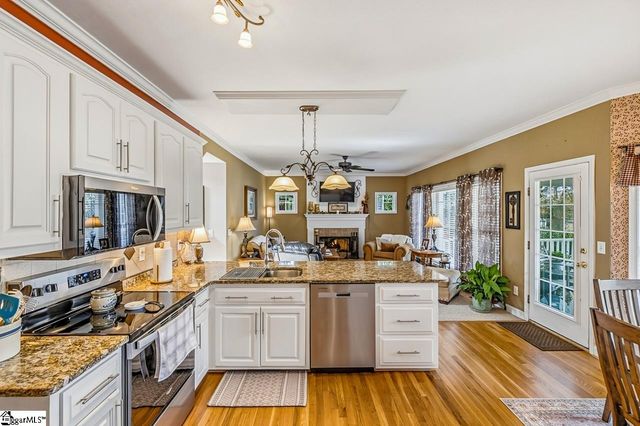 102 Spring Lake Loop, Simpsonville, SC 29681