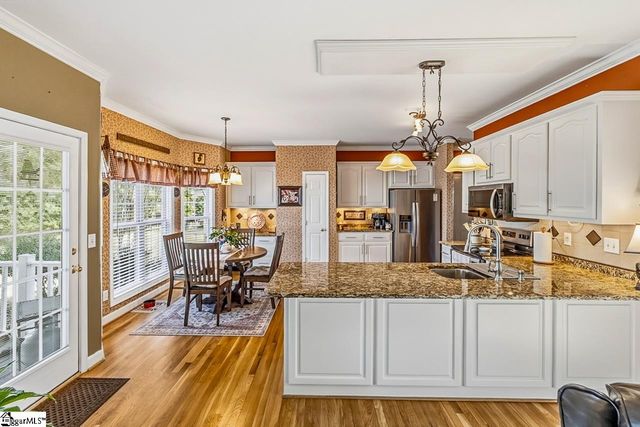 102 Spring Lake Loop, Simpsonville, SC 29681