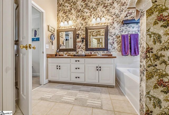 102 Spring Lake Loop, Simpsonville, SC 29681