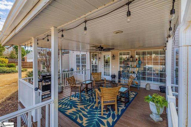 102 Spring Lake Loop, Simpsonville, SC 29681